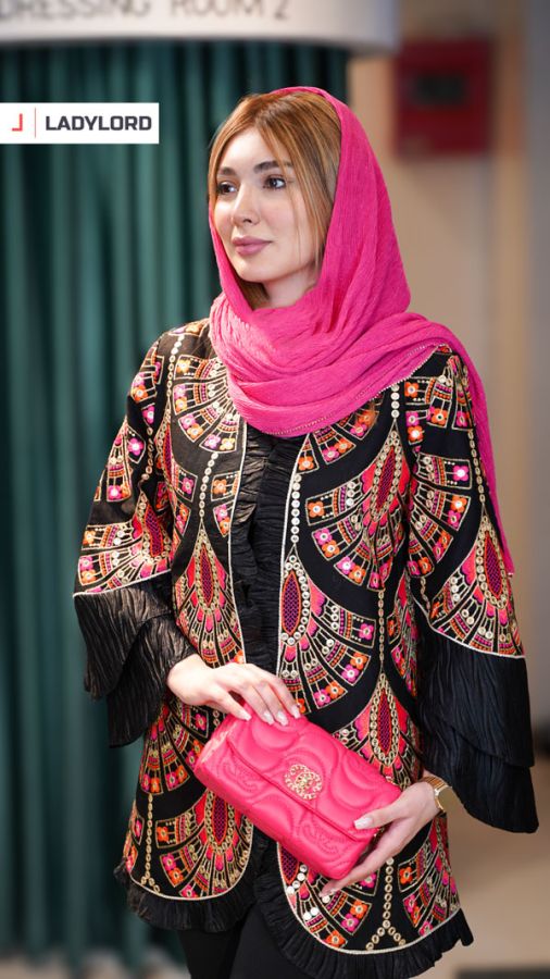 برای بزرگنمایی تصویر دوبار کلیک نمایید مانتو زنانه طرح سیلما قرمز